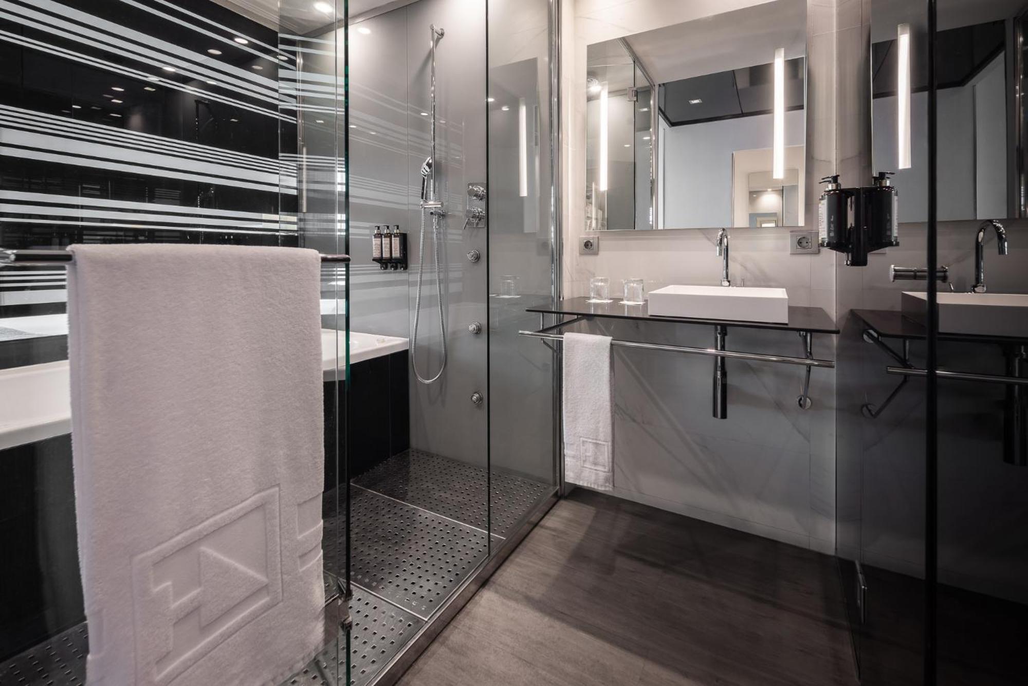 Eurostars Palace Κόρδοβα Εξωτερικό φωτογραφία A bathroom in a hotel