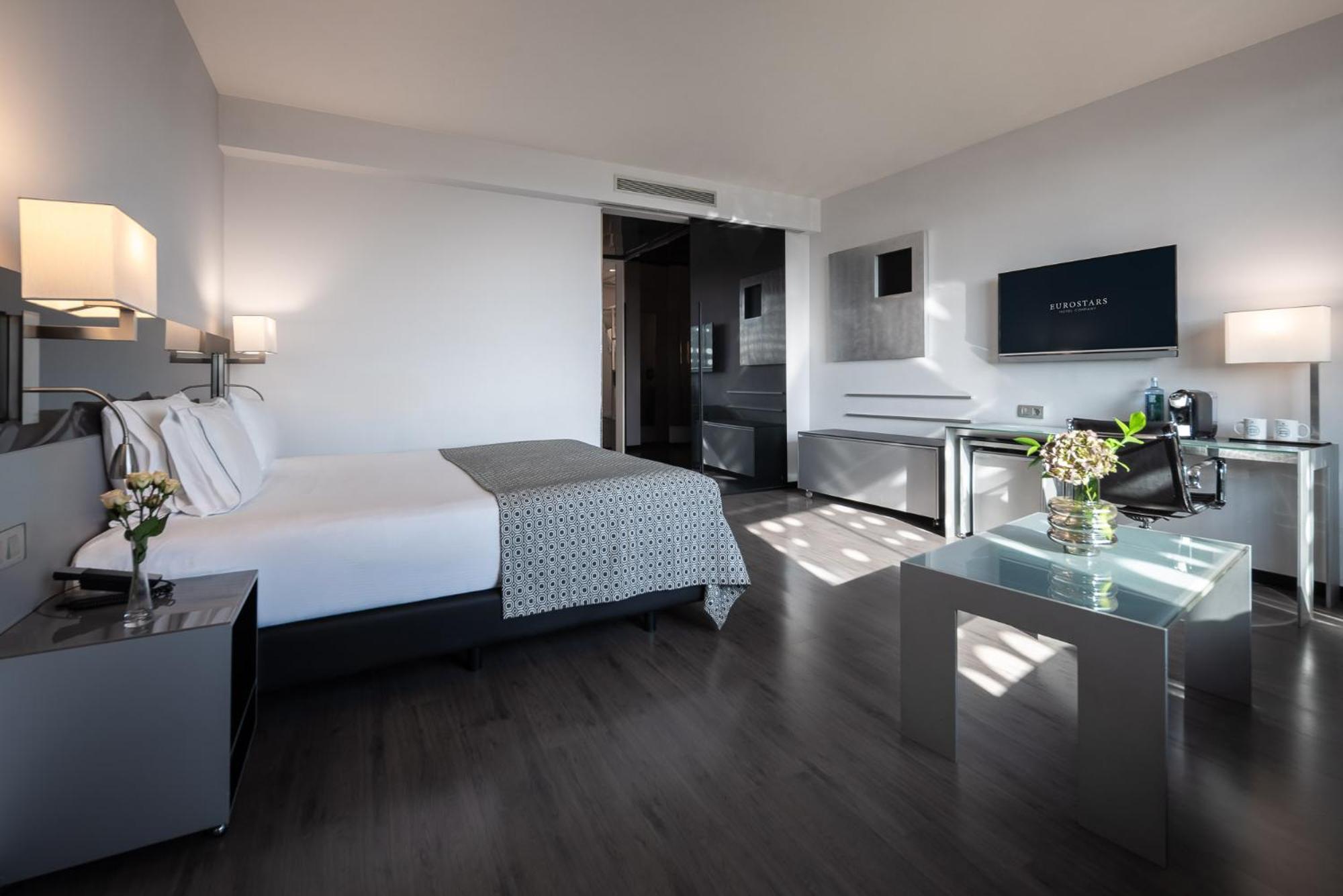 Eurostars Palace Κόρδοβα Εξωτερικό φωτογραφία A room at the hotel